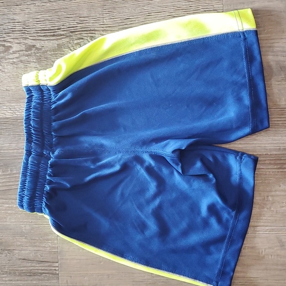 Marvel Spiderman Shirt with Matching All Star Shorts Size 6 - Picture 9 of 11